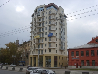 Жилой дом на пл. Кондратюка. 2001-2003. 