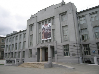 Сибревком (Новосибирская картинная галерея). Здание Сибревкома (сейчас - здание Новосибирской картинной галереи) построено в 1925-1926 гг.