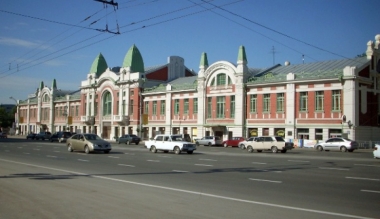 Городской торговый корпус. Здание начала 20 века, в котором располагались торговые ряды и городская управа. Сейчас здесь располагается Новосибирский Краеведческий музей.
