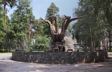 Памятник Змею Горынычу и Кощею Бессмертному
