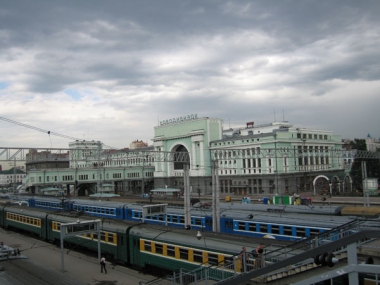Вокзал Новосибирск Главный. Вокзал Новосибирск-Главный— самое большое здание вокзала в СССР довоенной постройки, сегодня остается одним из крупнейших в стране и первым по величине в Сибири.